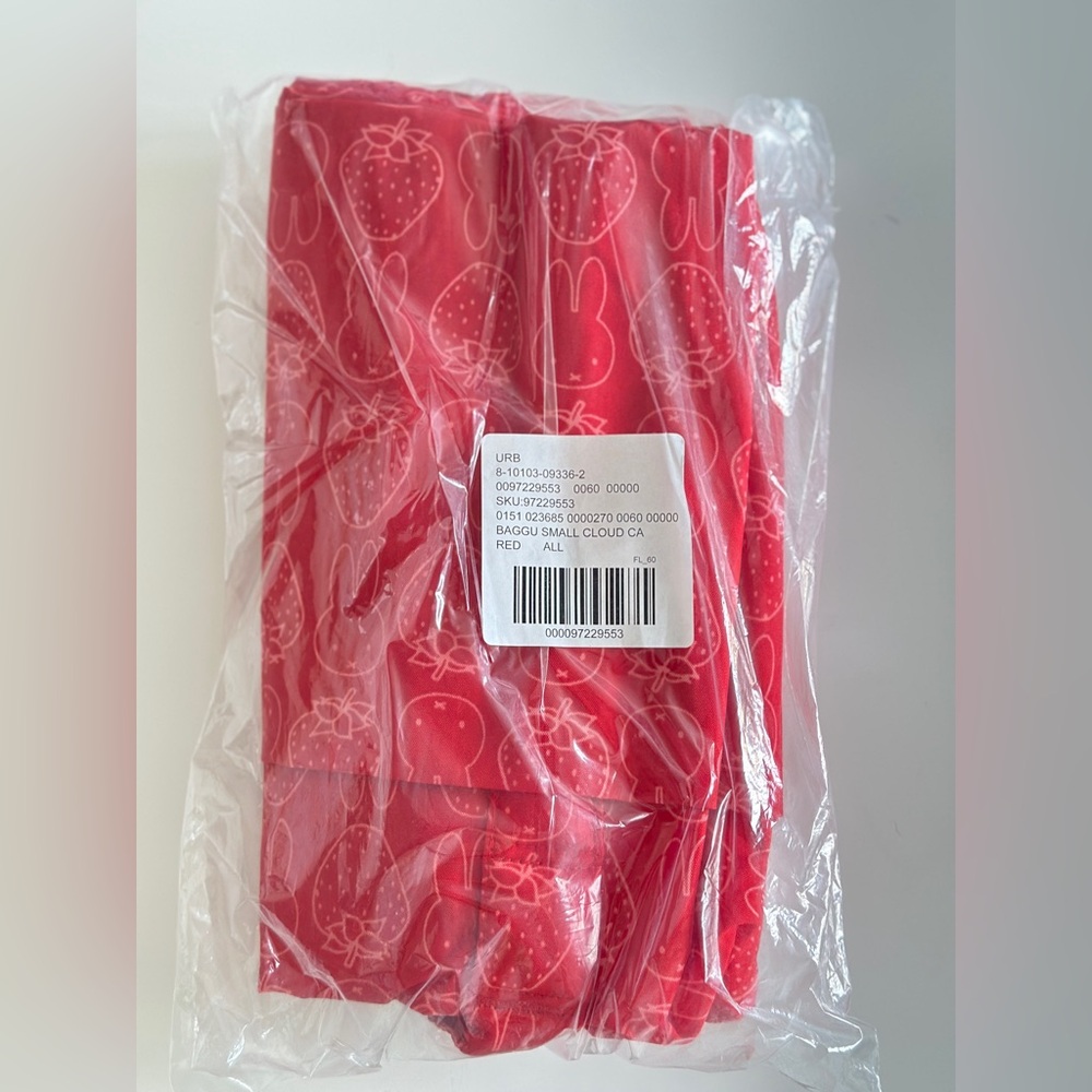 NWT BAGGU MIFFY Red Strawberry Cloud Carry Tote Bag